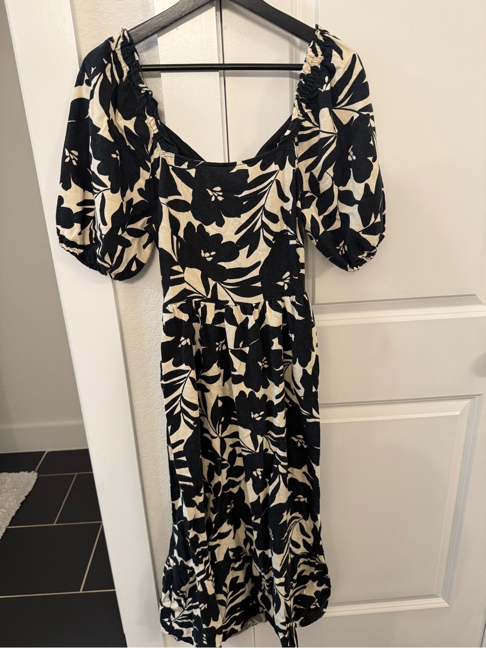 Who What Wear Black & Cream Floral Puff-Sleeve Midi Dress